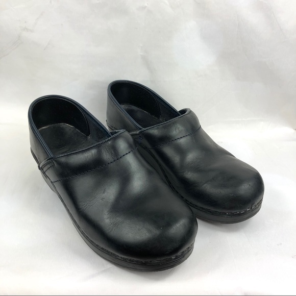 sanita clogs 39